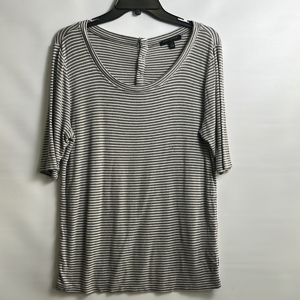 Banana republic bundle of 2 tops size L